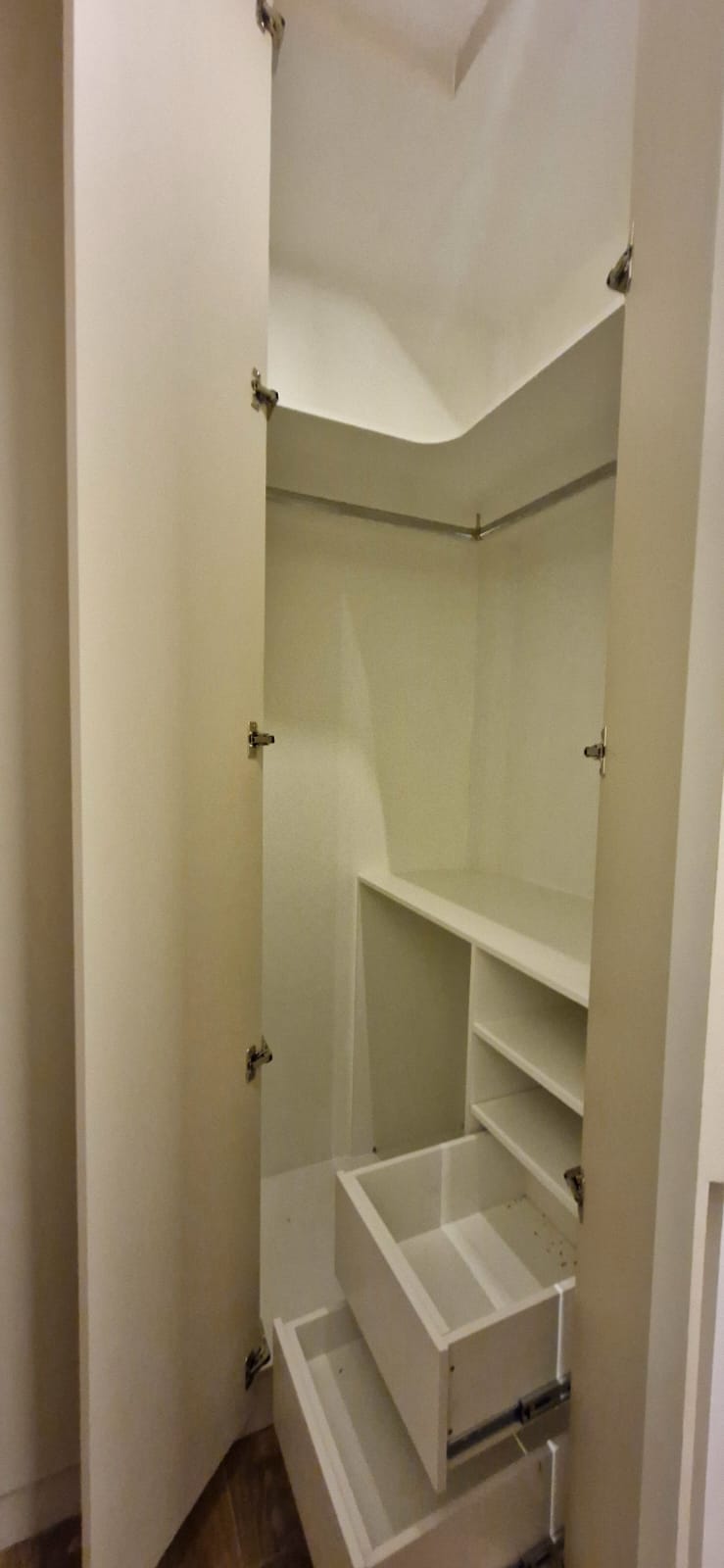 Closet planejado: vale a pena? Veja antes e depois de projetos reais